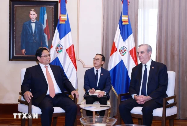 Thủ tướng Phạm Minh Ch&iacute;nh gặp hẹp Tổng thống Dominicana Luis Abinader Corona trước hội đ&agrave;m ch&iacute;nh thức.