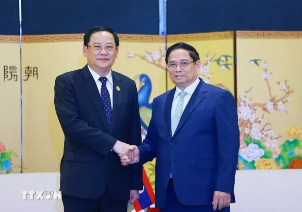 Thủ tướng Phạm Minh Ch&iacute;nh gặp Thủ tướng L&agrave;o Sonexay Siphandone.