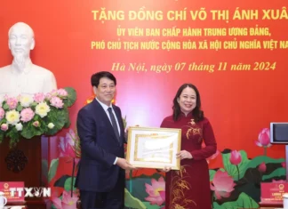 Chủ tịch nước dự lễ trao Huy hiệu Đảng cho Phó Chủ tịch nước Võ Thị Ánh Xuân Chủ tịch nước dự lễ trao Huy hiệu Đảng cho Phó Chủ tịch nước Võ Thị Ánh Xuân