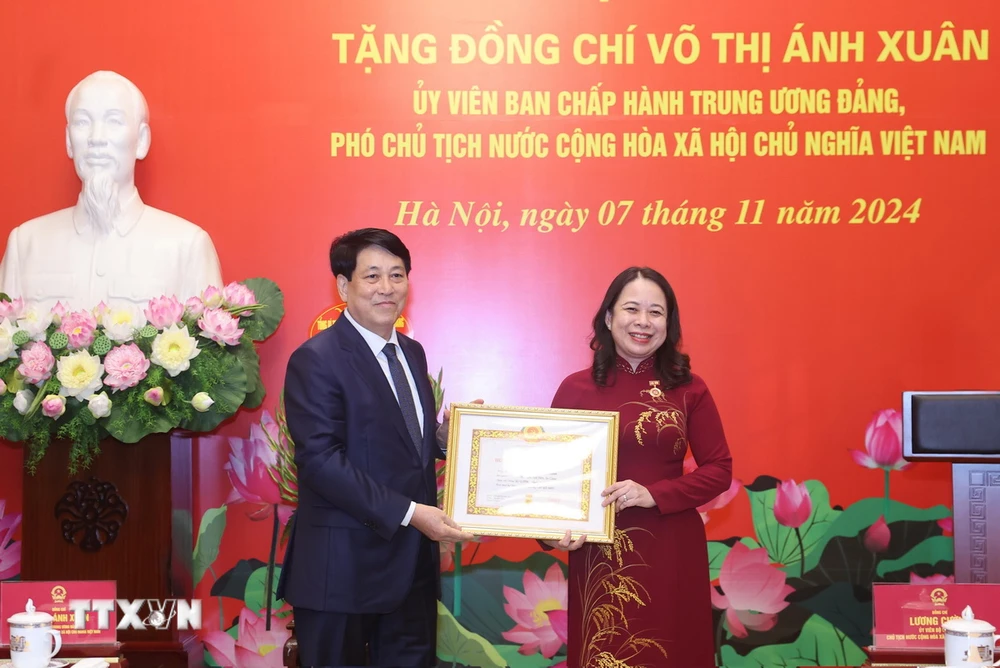 Chủ tịch nước dự lễ trao Huy hiệu Đảng cho Phó Chủ tịch nước Võ Thị Ánh Xuân Chủ tịch nước dự lễ trao Huy hiệu Đảng cho Phó Chủ tịch nước Võ Thị Ánh Xuân
