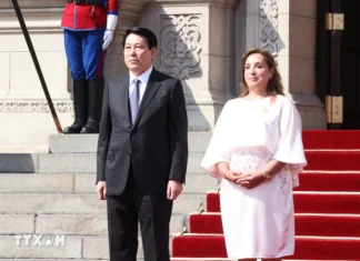 Tổng thống Peru Zegarra chủ trì lễ đón chính thức Chủ tịch nước Lương Cường Tổng thống Peru Zegarra chủ trì lễ đón chính thức Chủ tịch nước Lương Cường