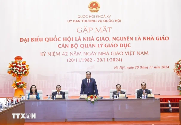 Chủ tịch Quốc hội Trần Thanh Mẫn dự gặp mặt.