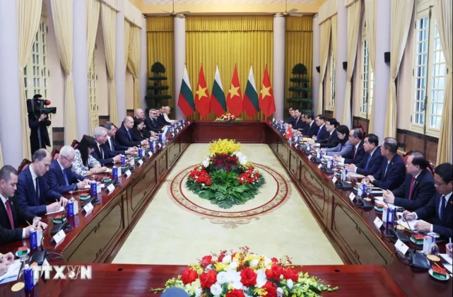 Chủ tịch nước Lương Cường v&agrave; Tổng thống Bulgaria Rumen Radev hội đ&agrave;m.
