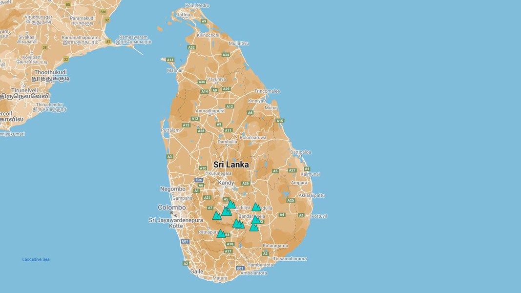 Sri Lanka là đảo quốc nằm ngoài khơi Ấn Độ Dương, phía đông nam tiểu lục địa Ấn Độ, diện tích khoảng 65.600 km2. Vì hình dáng lãnh thổ giống một giọt nước, nên Sri Lanka còn có biệt hiệu là "Giọt nước mắt của Ấn Độ"