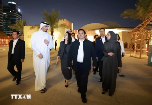 Thủ tướng Phạm Minh Ch&iacute;nh tham quan Bảo t&agrave;ng Nghệ thuật Hồi gi&aacute;o ở Thủ đ&ocirc; Doha (Qatar).