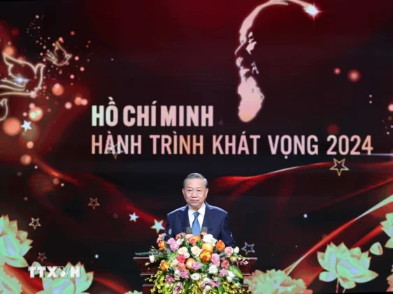 Tổng B&iacute; thư T&ocirc; L&acirc;m ph&aacute;t biểu.