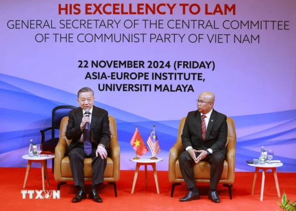 Tổng B&iacute; thư T&ocirc; L&acirc;m ph&aacute;t biểu tại Đại học Quốc gia Malaya.