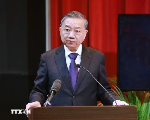 Tổng B&iacute; thư T&ocirc; L&acirc;m ph&aacute;t biểu tại Đại học Quốc gia Malaya.