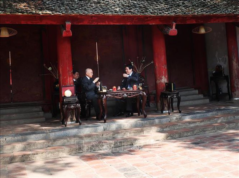 Đối ẩm trà với Quốc vương, Chủ tịch nước bày tỏ vui mừng thấy rằng thời gian qua quan hệ hai nước tiếp tục phát triển ổn định; sự tin cậy, gắn bó giữa lãnh đạo và nhân dân hai nước ngày càng được củng cố, tăng cường - Ảnh: TTXVN