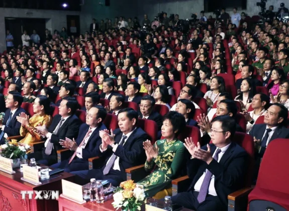 C&aacute;c đại biểu dự chương tr&igrave;nh.
