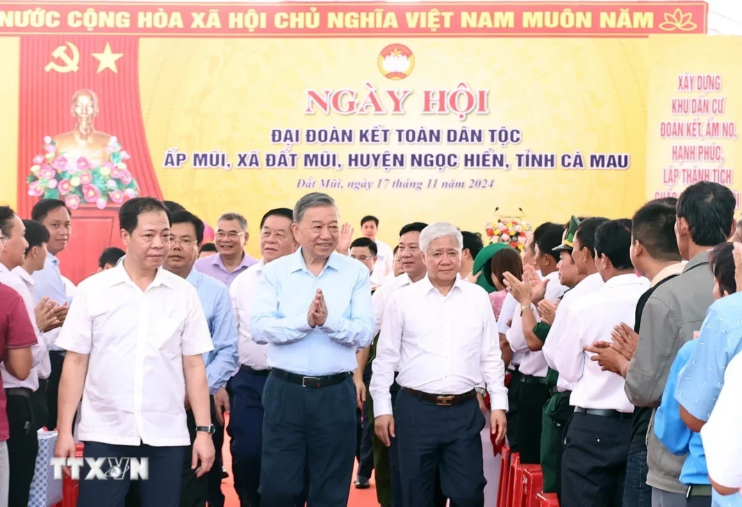 Tổng Bí thư Tô Lâm dâng hương tại Đền thờ Quốc tổ Lạc Long Quân và dự Ngày hội Đại đoàn kết toàn dân tộc tại Cà Mau Tổng Bí thư Tô Lâm dâng hương tại Đền thờ Quốc tổ Lạc Long Quân và dự Ngày hội Đại đoàn kết toàn dân tộc tại Cà Mau