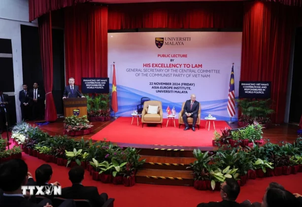 Tổng B&iacute; thư T&ocirc; L&acirc;m ph&aacute;t biểu tại Đại học Quốc gia Malaya.