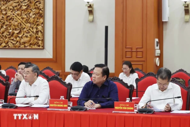 Th&agrave;nh vi&ecirc;n Tiểu ban Kinh tế-X&atilde; hội Đại hội XIV của Đảng tham dự buổi l&agrave;m việc.