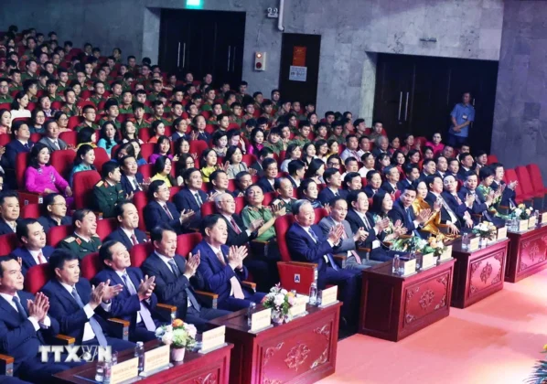 Tổng B&iacute; thư T&ocirc; L&acirc;m v&agrave; c&aacute;c đại biểu tham dự.