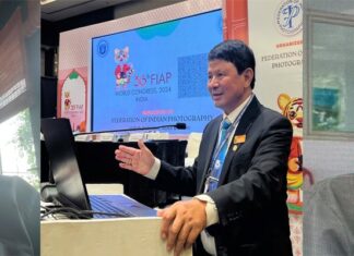 Chùm thơ “Chân dung 12” của Phùng Văn Khai Chùm thơ "Chân dung 12" của Phùng Văn Khai