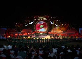 Hoàng thành Thăng Long bừng sáng với đêm nghệ thuật ‘Cùng nhau giữ nước’ Hoàng thành Thăng Long bừng sáng với đêm nghệ thuật 'Cùng nhau giữ nước'