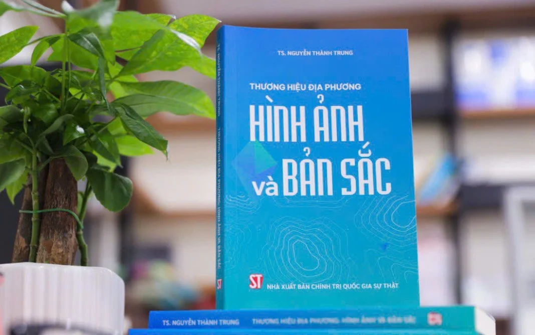 Ra mắt cuốn sách về xây dựng thương hiệu và bản sắc địa phương Ra mắt cuốn sách về xây dựng thương hiệu và bản sắc địa phương