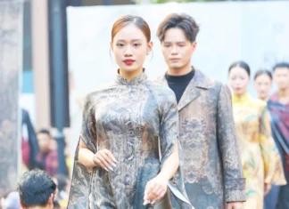 Đưa bảo vật quốc gia vào những thiết kế lụa Đưa bảo vật quốc gia vào những thiết kế lụa