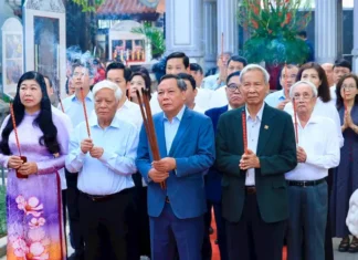 Khai mạc trưng bày chuyên đề ‘Hoàng đế Lê Thái Tổ – Người khai sáng vương triều Hậu Lê’ Khai mạc trưng bày chuyên đề 'Hoàng đế Lê Thái Tổ - Người khai sáng vương triều Hậu Lê'