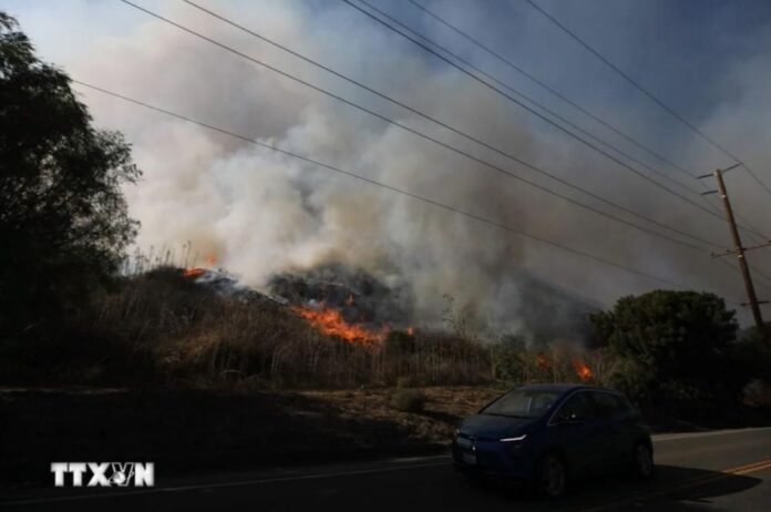 Mỹ: Hơn 100 ngôi nhà bị thiêu rụi do cháy rừng Mountain Fire