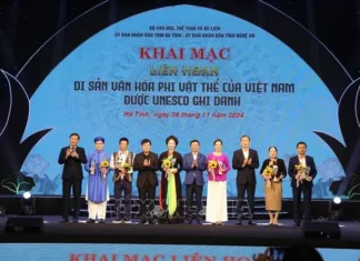 Khai mạc Liên hoan Di sản văn hóa phi vật thể của Việt Nam được UNESCO ghi danh Khai mạc Liên hoan Di sản văn hóa phi vật thể của Việt Nam được UNESCO ghi danh
