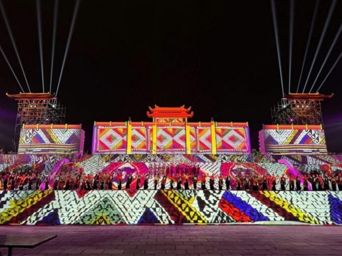 Khai mạc Festival Ninh Bình lần thứ 3 với chủ đề 'Dòng chảy di sản' Khai mạc Festival Ninh Bình lần thứ 3 với chủ đề 'Dòng chảy di sản'