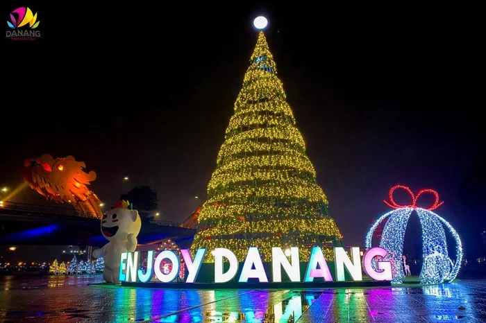 Lễ hội Giáng sinh – Chào năm mới Đà Nẵng 2025 lần đầu tiên được thành phố Đà Nẵng tổ chức kéo dài trong 20 ngày từ 14/12/2024 đến 02/01/2025.