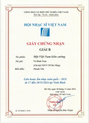 Nhạc sĩ V&otilde; Đ&igrave;nh Nam với ca kh&uacute;c "Một Việt Nam ki&ecirc;n cường" nhận giải B tại Li&ecirc;n hoan &Acirc;m nhạc To&agrave;n quốc 2024