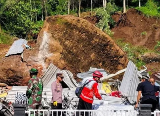 Lũ quét và lở đất ở Indonesia khiến 19 người thiệt mạng Lũ quét và lở đất ở Indonesia khiến 19 người thiệt mạng