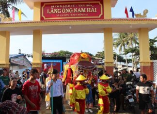 Mùa lễ hội Nghinh Ông xã Lại Sơn huyện đảo Kiên Hải Mùa lễ hội Nghinh Ông xã Lại Sơn huyện đảo Kiên Hải