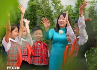 Ngày Nhà giáo Việt Nam: Tri ân những người ‘truyền lửa’ Ngày Nhà giáo Việt Nam: Tri ân những người 'truyền lửa'