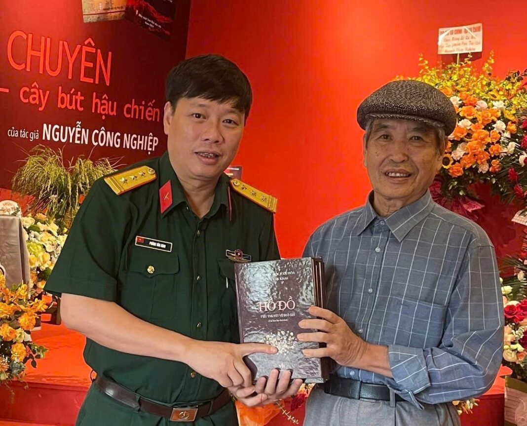Nhà văn Minh Chuyên: Anh hùng Lao động và câu chuyện về “Người không cô đơn” - Tác giả: Nhà văn Phùng Văn Khai