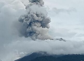 Núi lửa Indonesia phun trào, ít nhất 9 người thiệt mạng