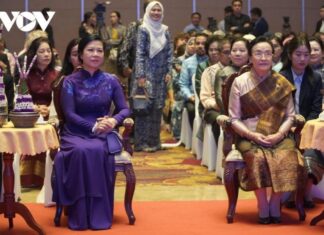 Phu nhân Tổng Bí thư tham dự Hội thảo dệt may truyền thống ASEAN lần thứ 9 tại Lào
