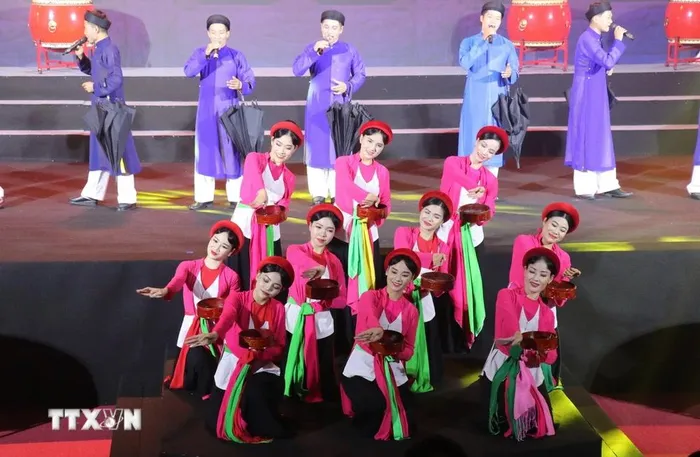 Biểu diễn dân ca Quan họ Bắc Ninh trong các sự kiện văn hóa, chính trị của tỉnh.