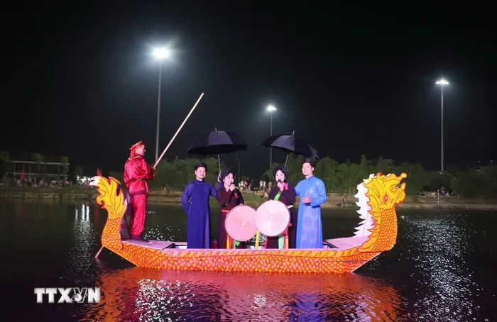 Hát Quan họ trên thuyền rồng.