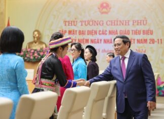 Thủ tướng: Đất nước đang đứng trước kỷ nguyên vươn mình, thầy cô giáo phải sáng tạo, đổi mới