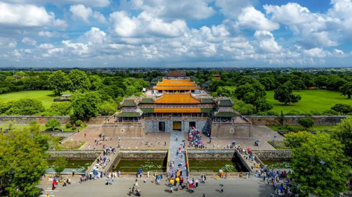 Thừa Thiên Huế - 1 điểm đến 8 di sản được UNESCO công nhận Thừa Thiên Huế - 1 điểm đến 8 di sản được UNESCO công nhận