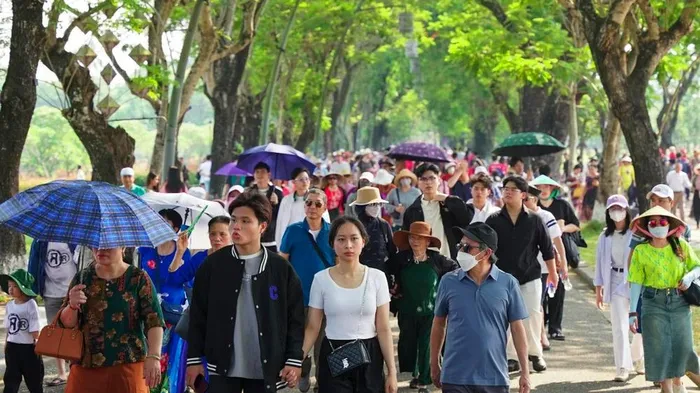 Các loại hình di sản văn hóa của Cố đô Huế sau khi được UNESCO công nhận đã trở thành nguồn lực có giá trị vô cùng to lớn để khai thác và phát triển kinh tế - xã hội.