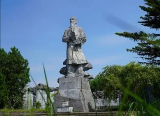 Mộ và khu lưu niệm Hải Thượng Lãn Ông Lê Hữu Trác là di tích Quốc gia đặc biệt Mộ và khu lưu niệm Hải Thượng Lãn Ông Lê Hữu Trác là di tích Quốc gia đặc biệt