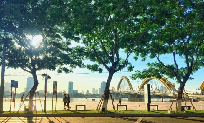 Đường Bạch Đằng như chứng nh&acirc;n lịch sử chứng kiến từng khoảnh khoắc về văn h&oacute;a, lịch sử, kiến tr&uacute;c của Đ&agrave; Nẵng.