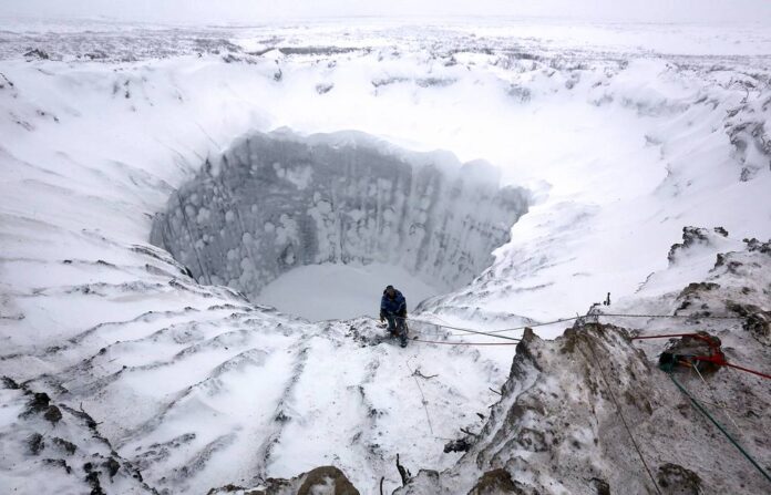 Giải mã bí ẩn những hố khổng lồ trong lớp băng vĩnh cửu ở Siberia Giải mã bí ẩn những hố khổng lồ trong lớp băng vĩnh cửu ở Siberia