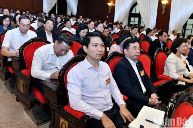 C&aacute;c đại biểu tham dự buổi trao đổi.