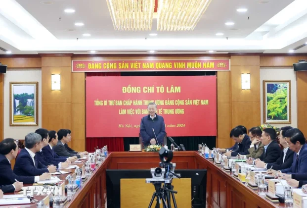 Tổng B&iacute; thư T&ocirc; L&acirc;m ph&aacute;t biểu chỉ đạo tại buổi l&agrave;m việc với Ban Kinh tế Trung ương.