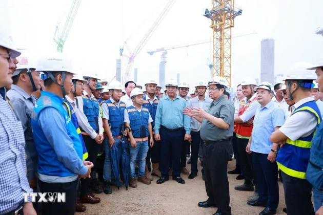 Thủ tướng Phạm Minh Ch&iacute;nh giao nhiệm vụ cho c&aacute;c đơn vị thi c&ocirc;ng Dự &aacute;n Cảng h&agrave;ng kh&ocirc;ng quốc tế Long Th&agrave;nh.