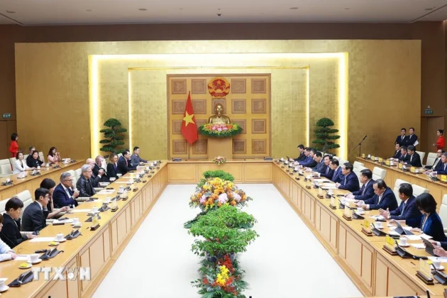Quang cảnh buổi l&agrave;m việc.