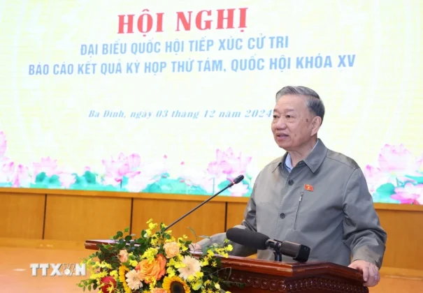 Tổng B&iacute; thư T&ocirc; L&acirc;m ph&aacute;t biểu tại buổi tiếp x&uacute;c cử tri.