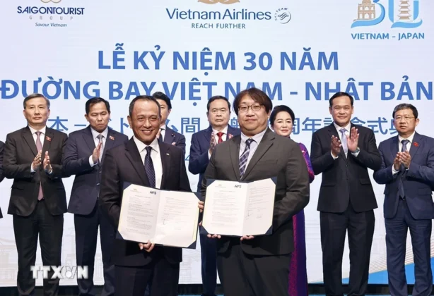 Chủ tịch Quốc hội Trần Thanh Mẫn v&agrave; Phu nh&acirc;n chứng kiến doanh nghiệp Việt Nam-Nhật Bản trao đổi bi&ecirc;n bản hợp t&aacute;c.