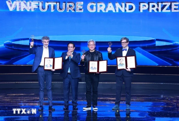 Thủ tướng Phạm Minh Ch&iacute;nh trao Giải thưởng Ch&iacute;nh VinFuture 2024 c&aacute;c nh&agrave; khoa học: Gi&aacute;o sư Yoshua Bengio v&agrave; Gi&aacute;o sư Geoffrey E. Hinton (Canada), &Ocirc;ng Jen-Hsun Huang, Gi&aacute;o sư Yann LeCun v&agrave; Gi&aacute;o sư Fei-Fei Li (Mỹ) v&igrave; những đ&oacute;ng g&oacute;p đột ph&aacute; để th&uacute;c đẩy sự tiến bộ của học s&acirc;u.