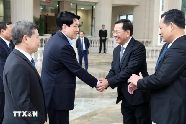Chủ tịch nước Lương Cường với l&atilde;nh đạo T&ograve;a &aacute;n Nh&acirc;n d&acirc;n Tối cao.